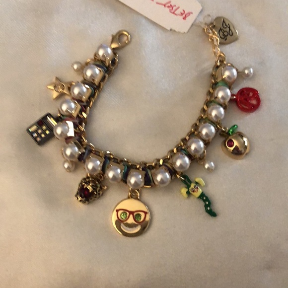 Betsey Johnson Gold Tone & Faux Pearl Back To School Charm Bracelet NWT - Picture 11 of 16